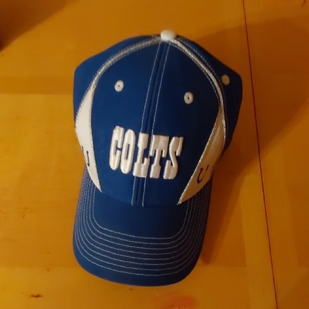 BNWOT COLTS NFL AJUSTABLE HAT...BLUE N WHITE